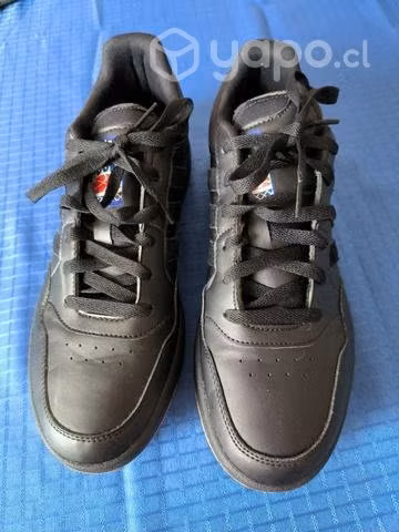 Zapatilla adidas