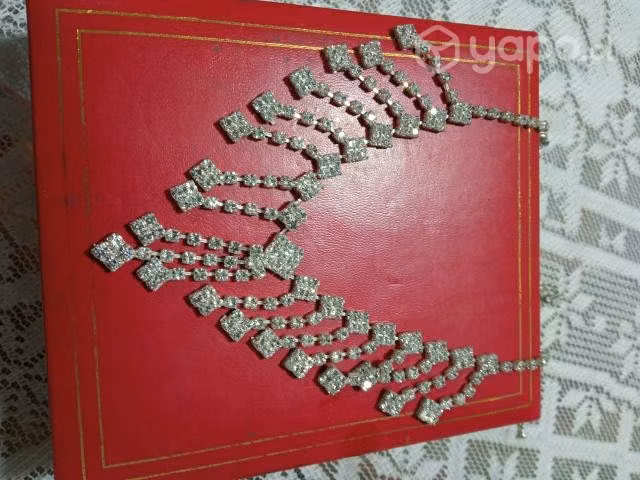 Collar hermoso y elegante pulsera y aritos