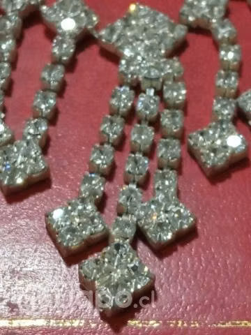 Collar hermoso y elegante pulsera y aritos