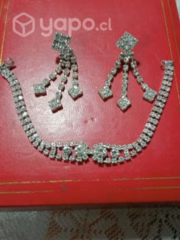 Collar hermoso y elegante pulsera y aritos