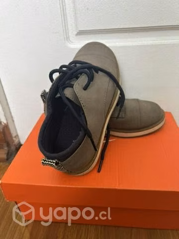 Sandalias y zapatos casual