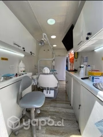 Sillón dental Kavo y compresor insonoro