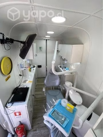 Sillón dental Kavo y compresor insonoro