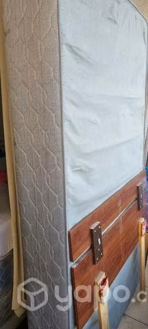 Cama de plaza y media (Box con respaldo y colchón)