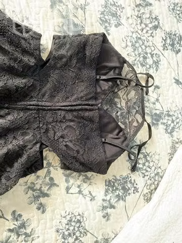 Vestido corto de graduación negro
