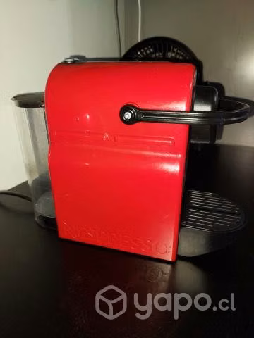 Maquina nespresso Inissia c40