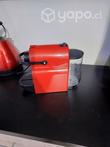 Maquina nespresso Inissia c40