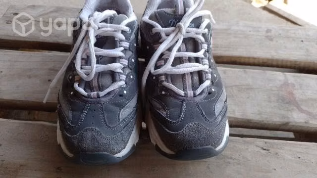 Zapatilla y botin