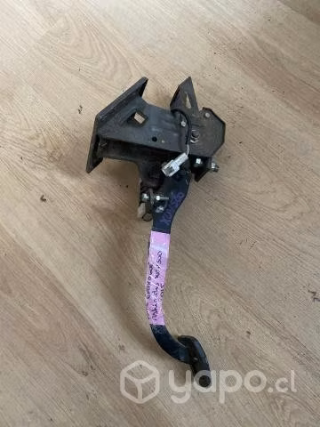 Pedal embrague Mahindra XUV500 2015