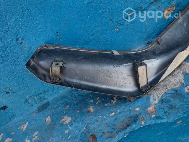 Extensión de parachoque Mitsubishi Montero 2001