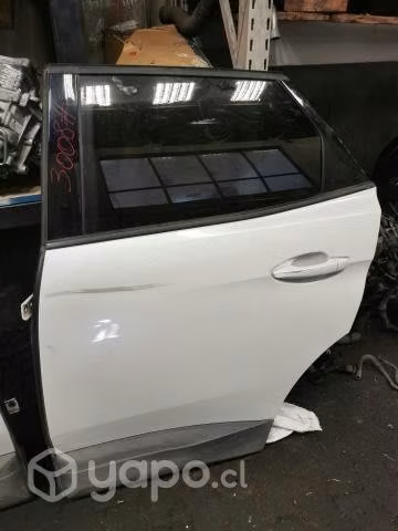 Puerta trasero Lh peugeot 3008 2018 C
