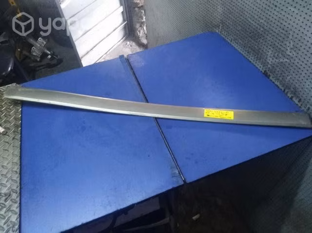 Moldura central puerta delantera izquierda Ford Ra