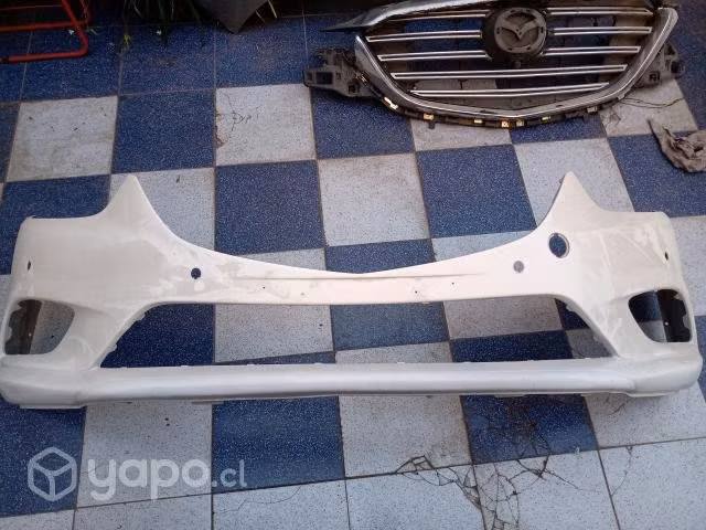 Mazda  parachoque delantero original