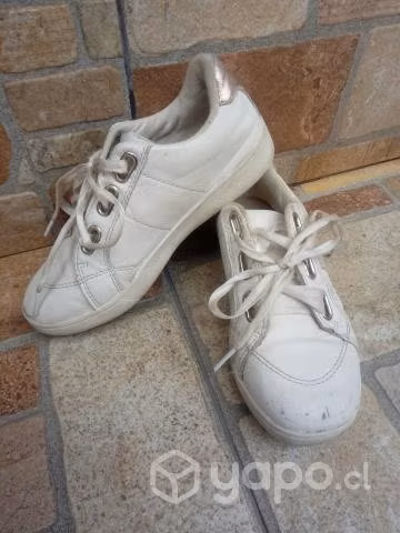 Zapatillas niñita blancas N° 30 usadas