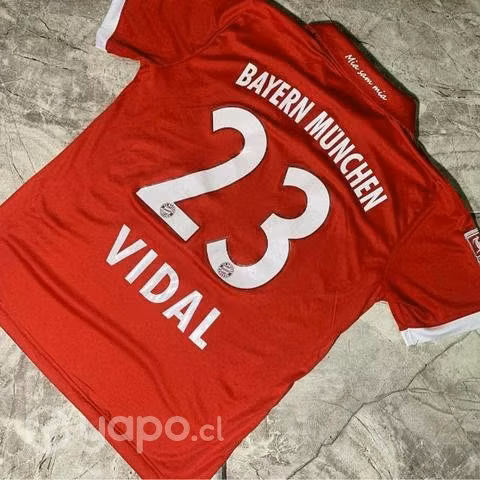 Polera Bayern Munich Vidal talla M - Imagen 3