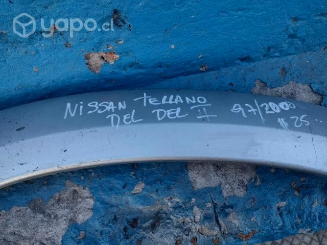 Moldura del der Nissan Terrano 1997-2000