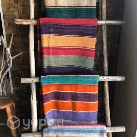 Mantas, frasadas u alfombras de textil andino