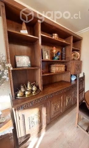 Mueble biblioteca enchapado en madera encina.