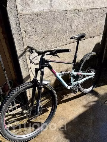 Bicicleta polygon siskiu d7 blk/lt blu