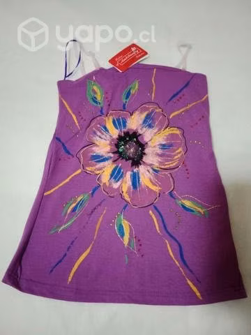 Hermosa polera con colgante