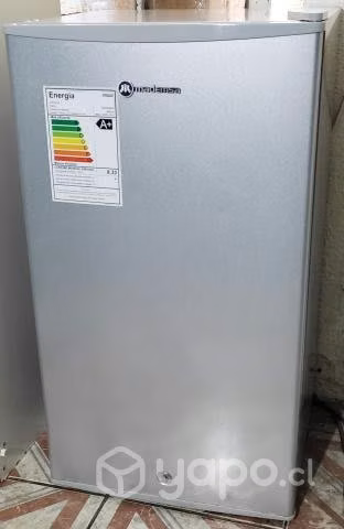 Frigobar Mademsa con Llave 94 Litros Gris MMB 91 S