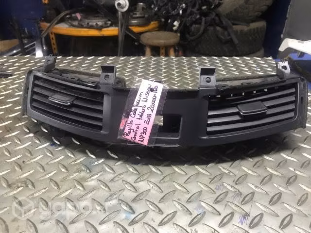 Rejilla central tablero Nissan NP300