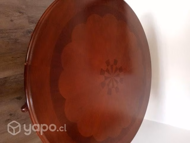 Mesa fina preciosa de buena calidad sin sillas