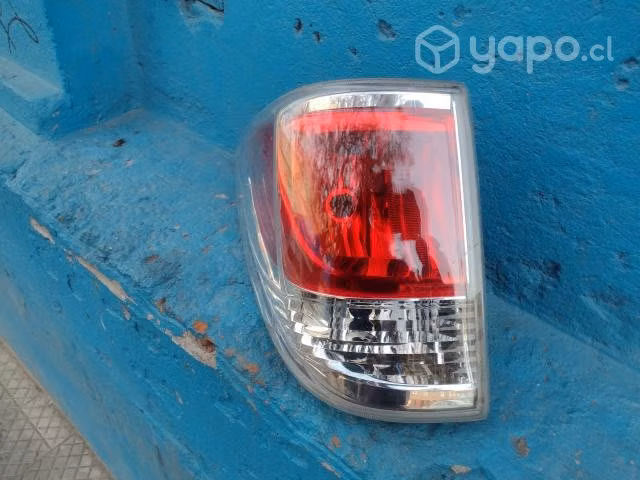 Foco trasero izq mazda bt - Imagen 2