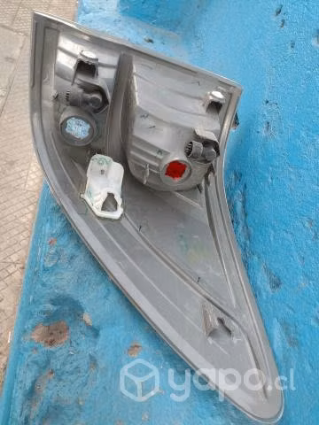 Foco trasero izq mazda bt - Imagen 4