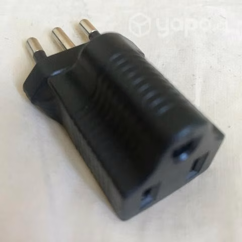 Adaptador de corriente americano a chileno europeo