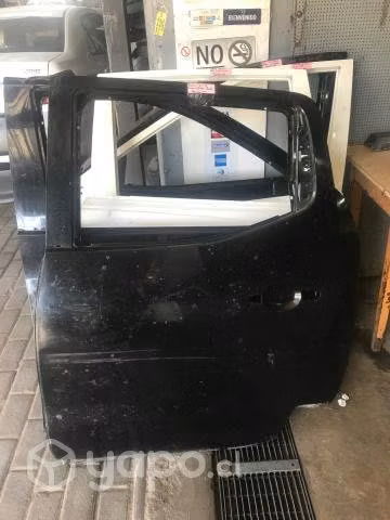 Puerta trasera izquierda Nissan NP300 2018