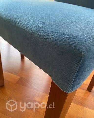 Sillas de madera y tapiz elegantes