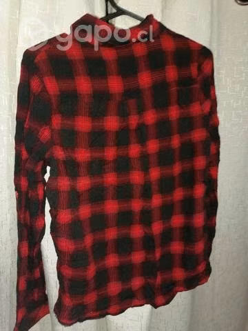 Camisa roja con negro