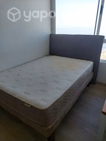 Cama Full con respaldo de lino