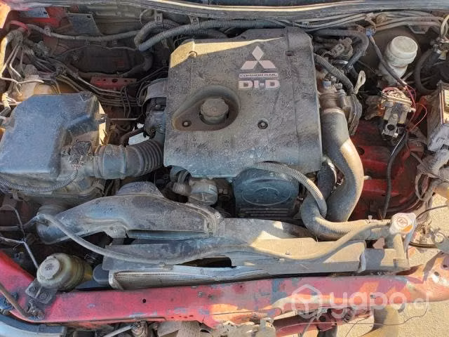 Embellecedor Motor Mitsubishi L200 2014 Usado