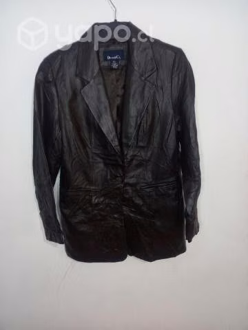 Chaqueta de cuero para dama en excelente estado