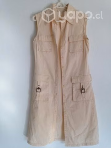 Muy cómodo vestido camisero color beige talla S. R