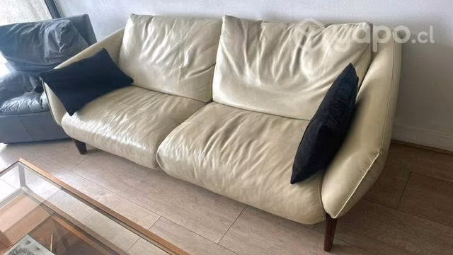 Sofá de cuero blanco, dos cuerpos