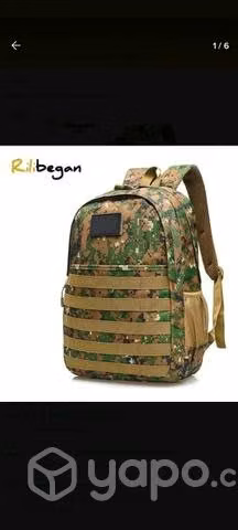 Mochila camuflada nueva