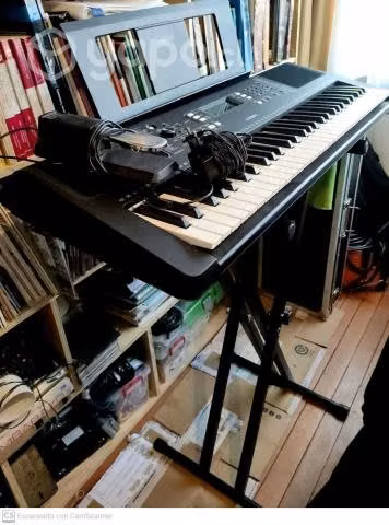 Teclado Yamaha modelo PSR-E373