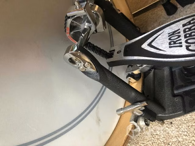 Pedal de bombo iron cobra con case - Imagen 3