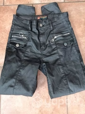 Pantalón eco cuero