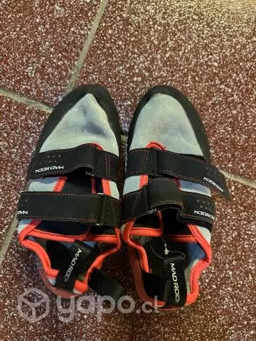 Zapatos de escalada y arnés
