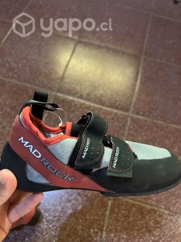 Zapatos de escalada y arnés
