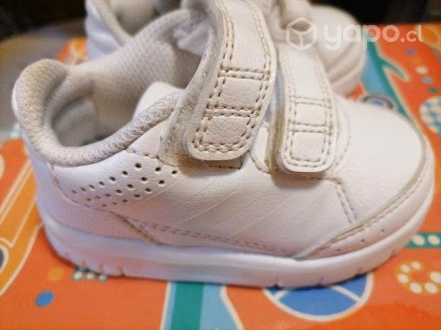 Zapatillas marca Adidas numero 19