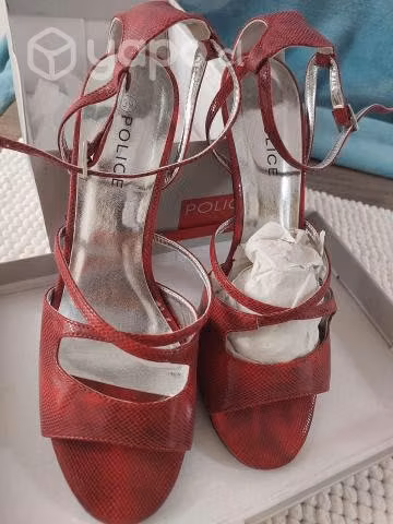 Hermosas Sandalias. Marca Police