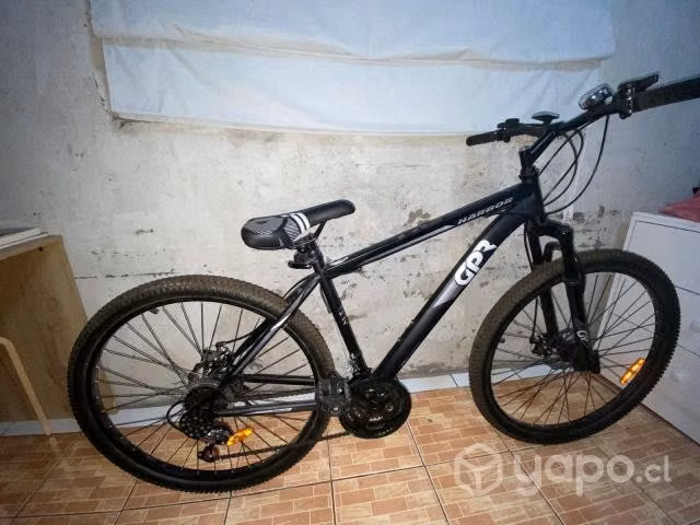 Bicicleta poco uso mas casco