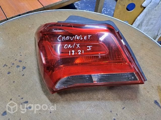 Foco trasero izquierdo chevrolet onix 2018.2021