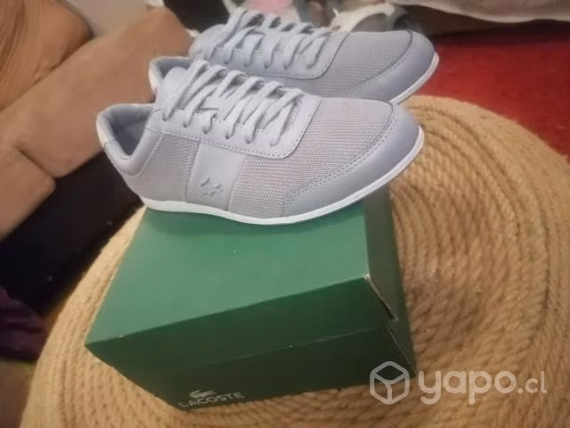 Se veZapatillas Lacoste impecables