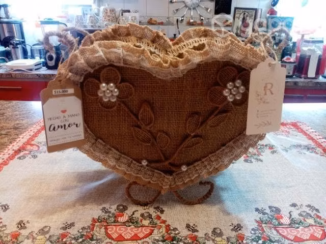 Manualidades en arpillera, un estilo elegante.